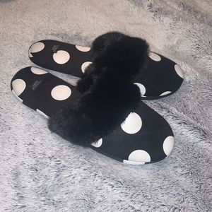 SOLD*** VS Black & White Dots slippers M 7/8